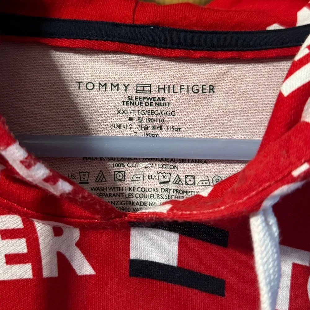 Tommy Hilfiger Men’s Red Logo Hoodie - Picture 2 of 4
